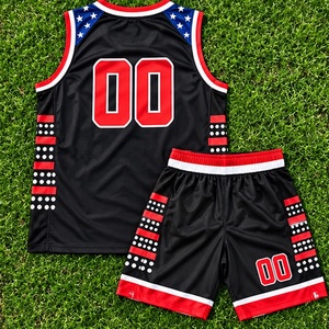Ensemble d'uniformes de basketball personnalisés, design étoile sur l'épaule, maillot sans manches et short rayé avec noms et numéros d'équipe - Product Image 2