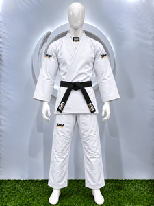 Uniforme de Karate SHH Blanco 100% Algodón para Adultos Unisex, Uniforme de Artes Marciales Resistente con Cinturón Negro y Logotipo en la Manga Izquierda - Product Image 1