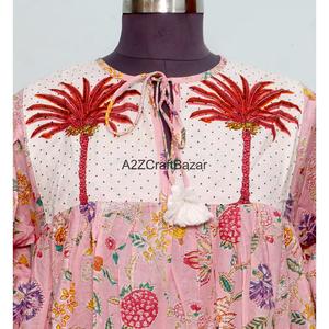 Vestido largo maxi con cuello en V y manga larga, de tela no tejida, para uso diario, con estampado floral, del fabricante exportador indio. - Product Image 2