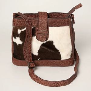 Sac à bandoulière pour femme en cuir de vache véritable, style bohème vintage, fait main, bandoulière unique, fermeture éclair, pompon en toile - Product Image 1