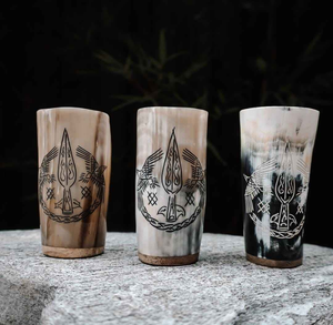 Mug à vin en corne poli 100% naturel et écologique, artisanal, avec base en bois, design moderne de haute qualité - Product Image 1