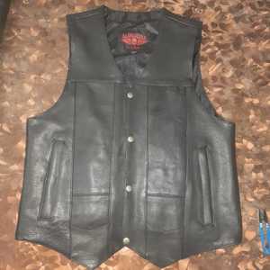 <b>Men's</b> Vintage Polyester V-neck Sleeveless Waistcoat Solid Color Button Closure Outerwear Spring Style Windproof Eco-Friendly - Product Image 6