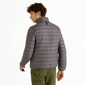 Chaqueta de invierno ligera para hombre 2026 al por mayor, con logo personalizado, cuello alto liso, abrigo acolchado, chaqueta duradera de nailon con relleno, OEM - Product Image 6