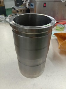 Recambio OEM de camisa de cilindro húmeda para motor diésel D13, hierro fundido de aleación para camiones de servicio pesado, 1 año de garantía, 8 kg, suministro a granel - Product Image 3