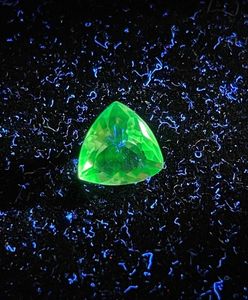 Opale hyalite naturelle facettée, opale hyalite à changement de couleur. - Product Image 2