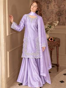 ชุดสัลวาร์ คามีซปักลายสีม่วง ประดับเลื่อมลายดอกไม้ สไตล์อินเดีย-ปากีสถาน พร้อมผ้าคลุมไหล่แบบออร์แกนซ่า สำหรับงานแต่งงานและงานปาร์ตี้ - Product Image 2