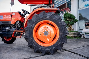 รถแทรกเตอร์ล้อ4WD L 5018สภาพใหม่ที่มีกระปุกเกียร์เครื่องยนต์เชื้อเพลิงที่มีประสิทธิภาพส่วนประกอบหลักที่ผลิตในประเทศไทย - Product Image 2