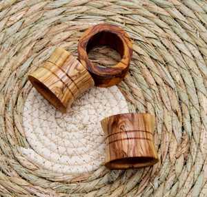 Anneaux de serviette en bois poli faits à la main de qualité supérieure, style Wabi-Sabi, durables et écologiques, largeur 5 cm, pour mariage et fête - Product Image 2