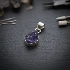 Colgante de Amatista Púrpura Natural Forever Warmth en Plata de Ley 925 con Engaste de Bisel, Diseño Minimalista Solitario, Unisex, para Uso Diario - Product Image 3