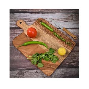 Planche à découper artisanale en bois, confectionnée avec des détails fins pour une performance culinaire de qualité supérieure - Product Image 3