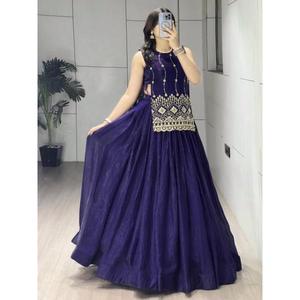 Ensemble de graduation élégant Koti Lehenga Choli avec travail de perles à l'avant et à l'arrière, style vintage uni, séchage rapide - Product Image 1