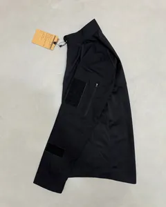 Camiseta Táctica Negra de Manga Corta |   Cuello redondo con cremallera de 1/4 |   Bolsillos de Velcro para Brazos |   Transpirable |   Nuevo - Product Image 2