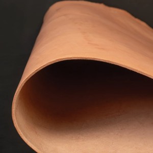 หนังวัวแท้คุณภาพพรีเมียม  แบบแผ่น  ไม่ผ่านการย้อมสี  ฟอกฝาดด้วยวัตถุดิบธรรมชาติ  หนังฟูลเกรน  สำหรับทำกระเป๋าหรู  เข็มขัด  และงานเครื่องมือแบบสั่งทำพิเศษ - Product Image 3