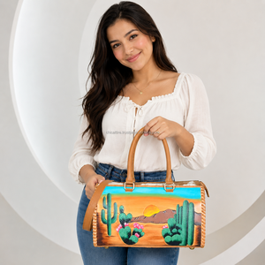 Bolso de Viaje Grande de Cuero Vacuno Estilo Western de 15'' con Diseño de Cactus del Desierto Pintado a Mano, Bolso de Mano Tipo Duffle para Mujer - Product Image 5