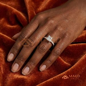 Anillo de Compromiso Clásico de Plata de Ley 925 con Corte Princesa |   Anillo de circonita cuadrada de 2 quilates con diseño de catedral |   Anillo de Promesa para Mujer - Product Image 3