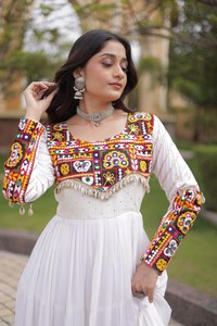 Traje Anarkali Tradicional Blanco Bordado para Mujer, Largo hasta el Suelo, de Algodón, para Bodas, Corte Holgado, Secado Rápido, Multitemporada, India - Product Image 5
