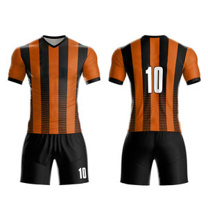 Uniforme de Fútbol Personalizado Negro y Amarillo de Alta Calidad, Transpirable y Cómodo, con Logotipo Personalizado y Talla a Medida - Product Image 5