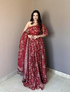 Lehenga Choli Dupatta élégant à une épaule, imprimé floral intégral en polyester, richement orné et à plusieurs panneaux, pour mariage indien, pour filles - Product Image 2