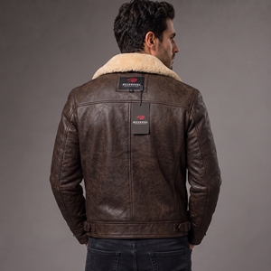 Chaqueta de cuero versátil para hombre con diseño elegante, construcción duradera y cómoda para usar todo el día en estilos de vida activos. - Product Image 5