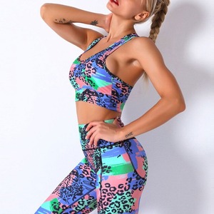 Ensembles de yoga pour femmes 5 pièces respirants, antibactériens, à séchage rapide, sans couture, en Spandex/Polyester, avec logo personnalisé, haute qualité, OEM - Product Image 3