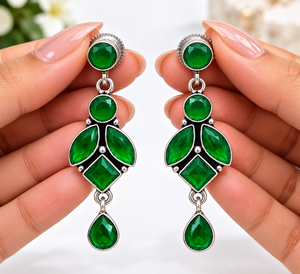 Pendientes Colgantes de Moda con Piedra Verde al por Mayor |   Pendientes Largos con Diseño de Gota |   Joyería Personalizada OEM ODM Directo de Fábrica - Product Image 3