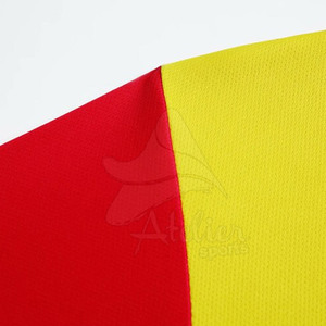 ชุดฟุตบอลแบบกำหนดเองพร้อมโลโก้ ชุดทีม ผ้าแห้งเร็ว ระบายอากาศได้ดี น้ำหนักเบา ชุดกีฬาสำหรับฝึกซ้อมและแข่งขัน ทนทาน - Product Image 3