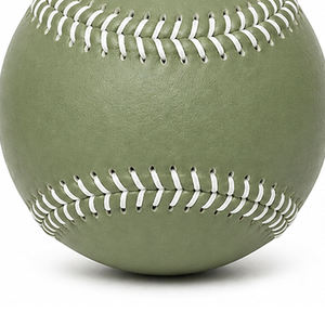 Pelota de Entrenamiento de Béisbol KATBROS INDUSTRIES, Color Verde Oliva, para Diestros, Compuesta, con Costuras Rojas, Cuero Resistente, Tamaño Estándar de 9 Pulgadas - Product Image 2