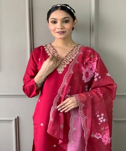 Ensemble Kurta en soie pour femmes, longueur cheville, broderie florale, dupatta, vêtements ethniques traditionnels Inde Pakistan 85900 SAHAJANAND- SI:-376 - Product Image 3