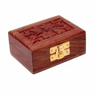 กล่องเครื่องประดับแกะสลักจากไม้โรสวู้ดทำด้วยมือจากอินเดีย - Product Image 1