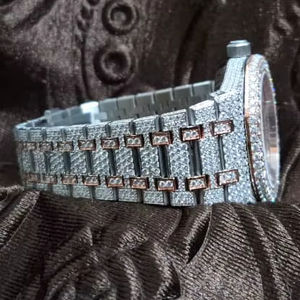 นาฬิกาควอตซ์หรูหราสไตล์ฮิปฮอป ตัวเรือนสแตนเลส ประดับเพชรโมอิสซาไนต์ VVS กระจกแซฟไฟร์ สายหนัง พร้อมฟังก์ชั่นโครโนกราฟ เหมาะสำหรับใช้ในธุรกิจ - Product Image 1