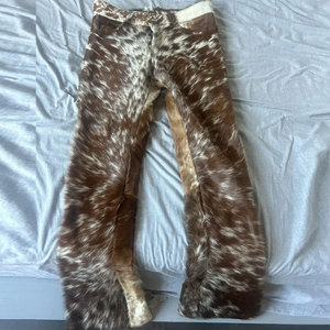 Pantalones de cuero vacuno 100% personalizables para hombre, estilo western con decoración de piel de vaca, pantalones rectos de cuero de vaca en venta - Product Image 1