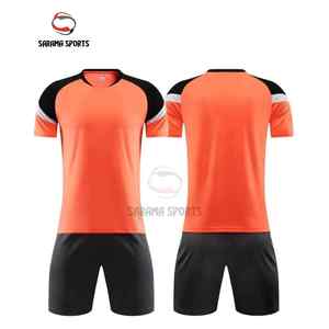 Tenue de football personnalisée en gros, kit de football OEM, ensemble maillot et short, fabricant d'uniformes de football professionnels pour équipes - Product Image 1