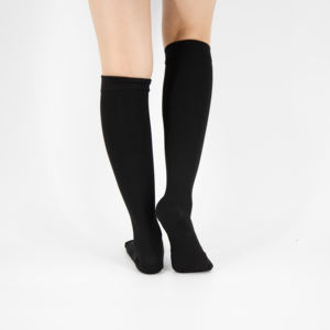 Medias de Compresión Negras Haody CLASE 1 Unisex Hasta la Rodilla Antibacterianas Absorbentes de Sudor Poliéster/Algodón Vietnam - Product Image 6