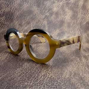 Gafas de Moda Ecológicas Extra Grandes Hechas a Mano con Montura Redonda de Cuerno Natural y Diseño Único para Hombres y Mujeres - Product Image 1