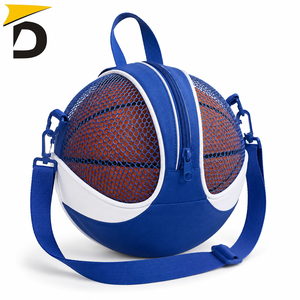 Bolsa de malla ligera para baloncesto diseñada con malla transpirable y cierre seguro para una fácil organización del equipo de entrenamiento - Product Image 1