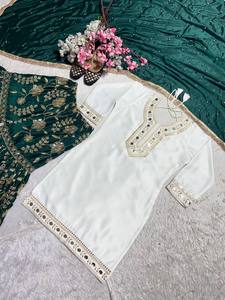Robe de mariée traditionnelle indienne pakistanaise verte brodée pour femme, longueur ras du sol, coupe classique, avec travail doré, extensible - Product Image 4