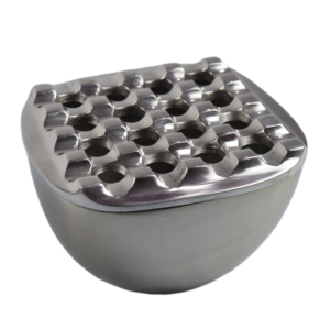 Cendrier élégant en métal massif avec finition thermolaquée et design plaqué, décoration de table en aluminium - Product Image 4