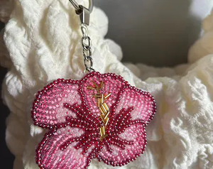 Porte-clés de mariage durable, fait main, en verre perlé, quartz rose, imperméable, écologique, portable, avec motif de dessin animé mignon et broderie - Product Image 6