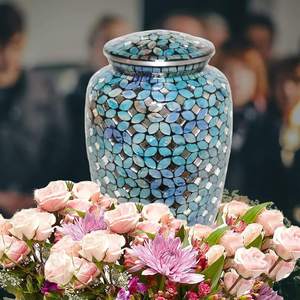Urne en mosaïque de verre, urne décorative artisanale avec un design de carreaux multicolores pour la décoration de la maison - Product Image 3