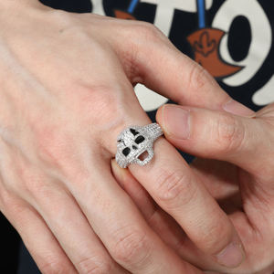 Bague Crâne Style Punk en Argent Plaqué Or, Unisexe, pour Usage Quotidien, Diamant de Couleur E, Cultivé en Laboratoire, Taille Ronde Brillante, Certifié IGI - Product Image 1