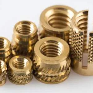 Inserts filetés rotatifs en laiton pour le moulage par rotation et les pièces en plastique, fixations métalliques moletées pour applications à couple élevé - Product Image 1