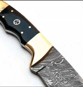 Couteau utilitaire artisanal en acier Damas, manche en corne noire, poinçon en laiton, outil de mosaïque - Product Image 3