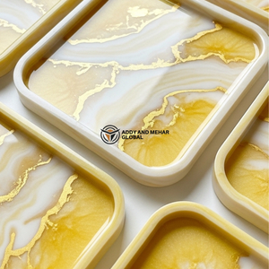 Plateau Minimaliste en Marbre Jaune – Plateau Carré Décoratif et de Service en Résine Faite à la Main - Product Image 4