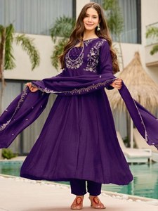 Elegante conjunto de kurta recta hasta la pantorrilla de tela Vichitra. Tela para kurta: Vichitra. Largo de la kurta: 52 pulgadas. - Product Image 2