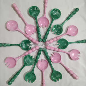 Serveurs à salade à long manche en résine perlée de la meilleure qualité Outils décoratifs en résine à motif vert et rose au meilleur prix - Product Image 2
