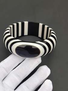 Accesorios de Moda para Niñas Hechos a Mano con Diseño Creativo y Artístico, Ideales para Fiestas, de Universal Overseas - Product Image 3