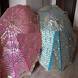 Sombrilla con decoración de espejos estilo Rajasthani para decoración de bodas, sombrilla profesional con tela decorada con espejos para decoración de bodas - Product Image 1