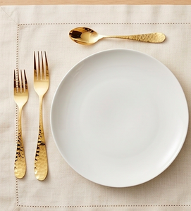 Ensemble de couverts en acier inoxydable martelé au design classique avec finition dorée pour les mariages et les dîners dans les restaurants ou à la maison - Product Image 3