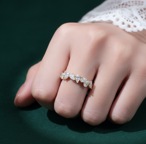 แหวนทองคำแท้ 18K ยูนิเซ็กซ์ รุ่น AMBER JEWELS ประดับพลอยธรรมชาติทรงบริลเลียนต์ ตัวเรือนชุบโรเดียม รับรองโดย IGI - Product Image 1