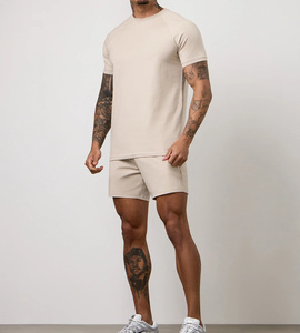 Conjunto Deportivo Minimalista de 2 Piezas para Hombre, Color Beige, Personalizado OEM, para Gimnasio, Verano, Transpirable y que Absorbe la Humedad, Camiseta y Pantalones Cortos - Product Image 1